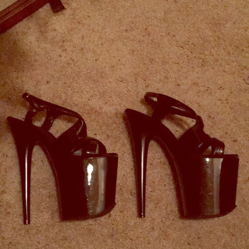 Black 8 inch Pleaser